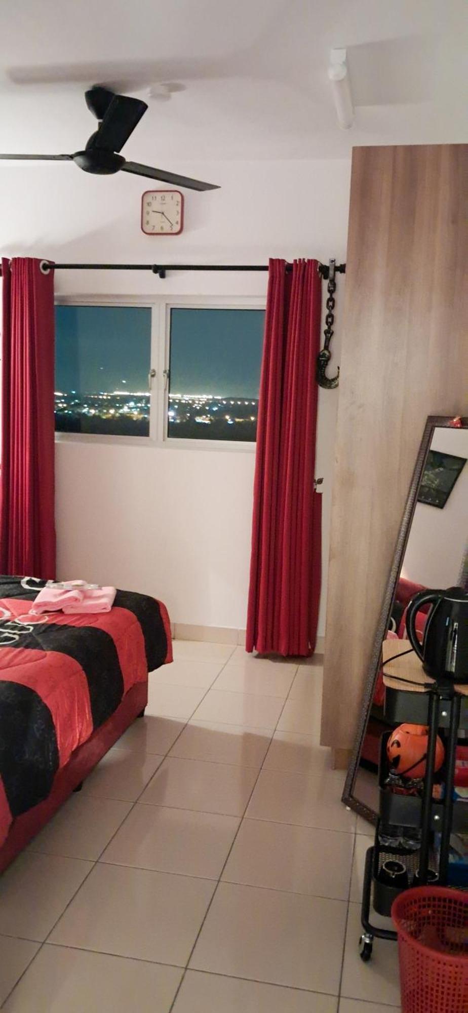 The Red Room Alanis Residence Sepang Extérieur photo