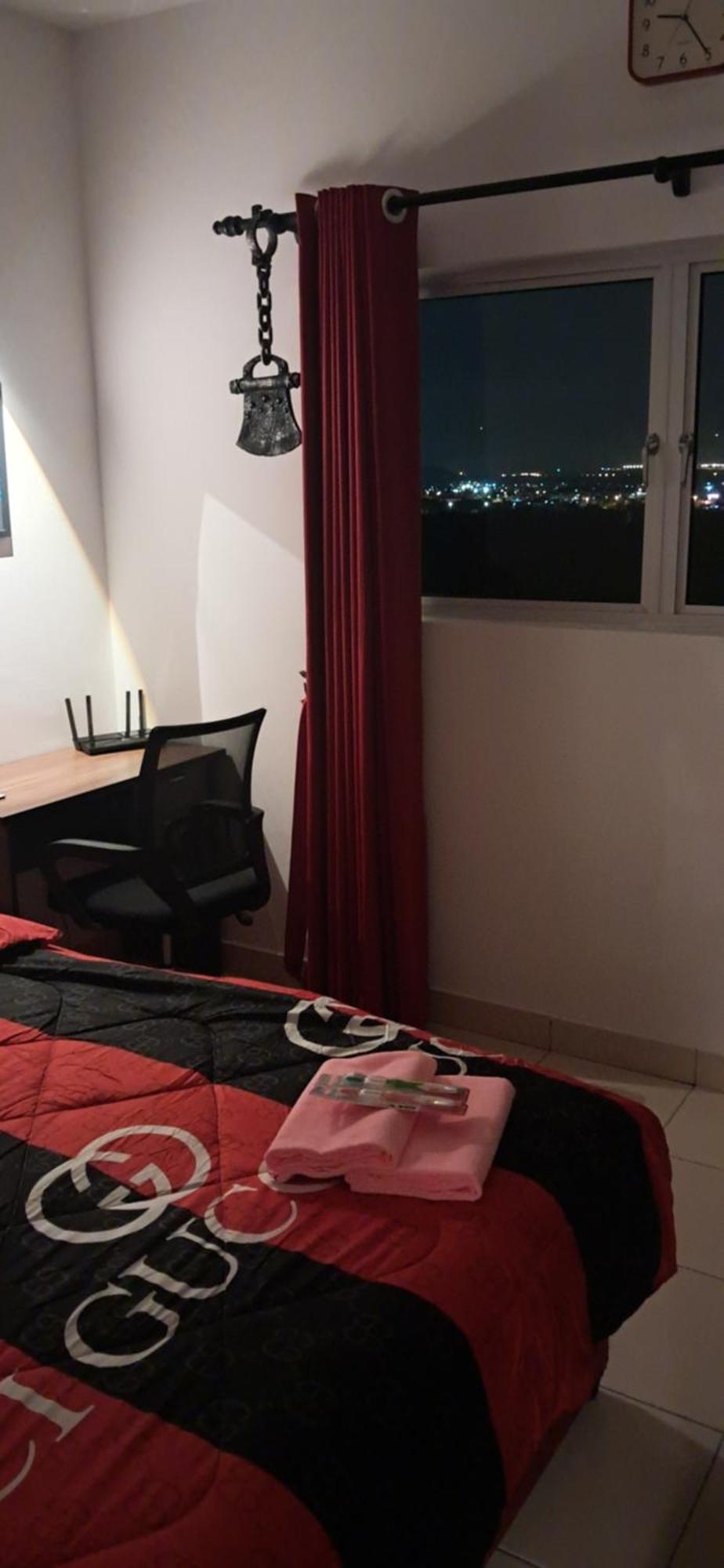 The Red Room Alanis Residence Sepang Extérieur photo