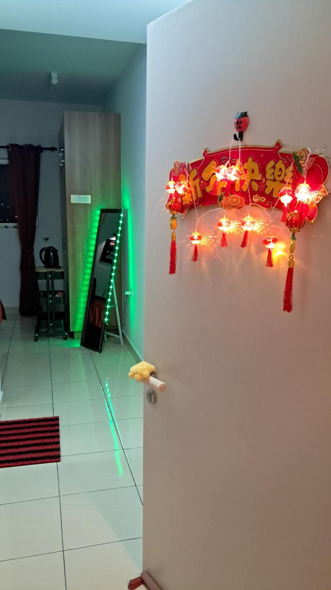 The Red Room Alanis Residence Sepang Extérieur photo